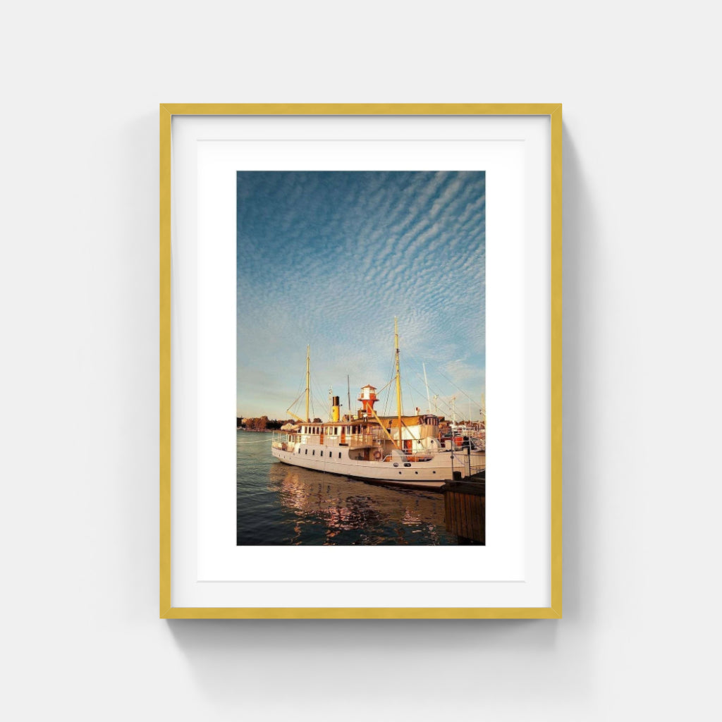 Lola Akinmade Åkerström -The Boat